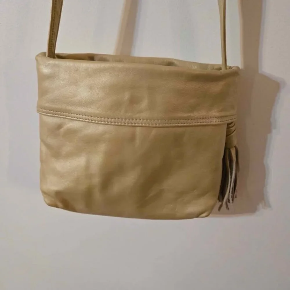 ✨️Vintage✨️ 1980s Gold Metallic Atalla Handbag with Tassle